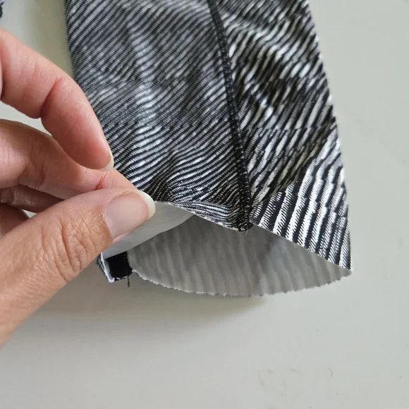 Lululemon SeaWheeze Fast and Free High-Rise Tight 25" Leggings 7/8 White Black 4 - Picture 10 of 10